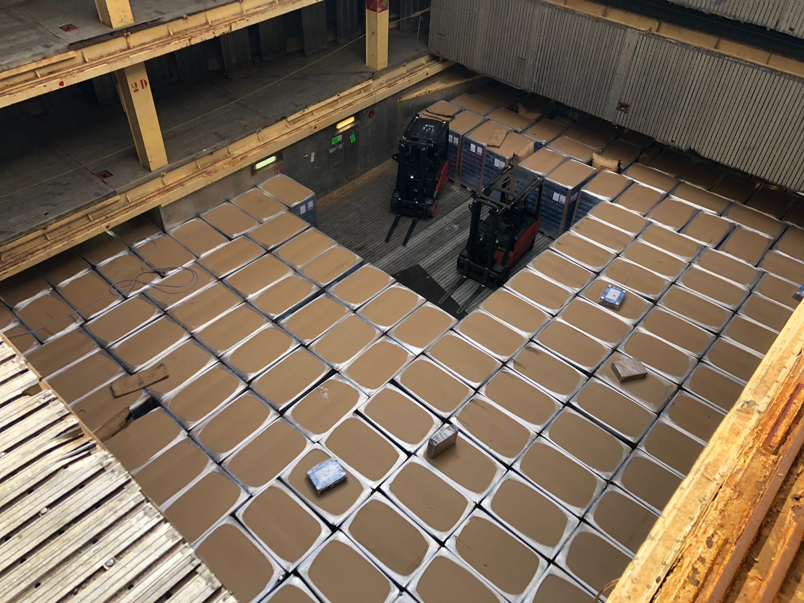 transport offerte, pakketje versturen, een lengtemaat versturen, oversized pallets, luchtvracht zendingen, luchtvracht, zeevracht, pakketten en pallets.
zeecontainers kopen, begeleiden bij exportdocumentatie. kleine pakketjes tot bulktransport via zeecontainers en luchtvracht, 
transport online 